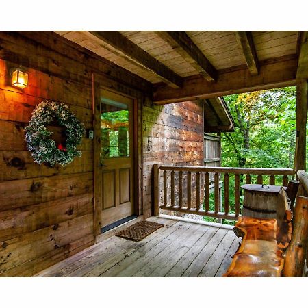 Villa Peekaboo With Hot Tub, Pool Table, And Jacuzzi Pigeon Forge Exterior foto