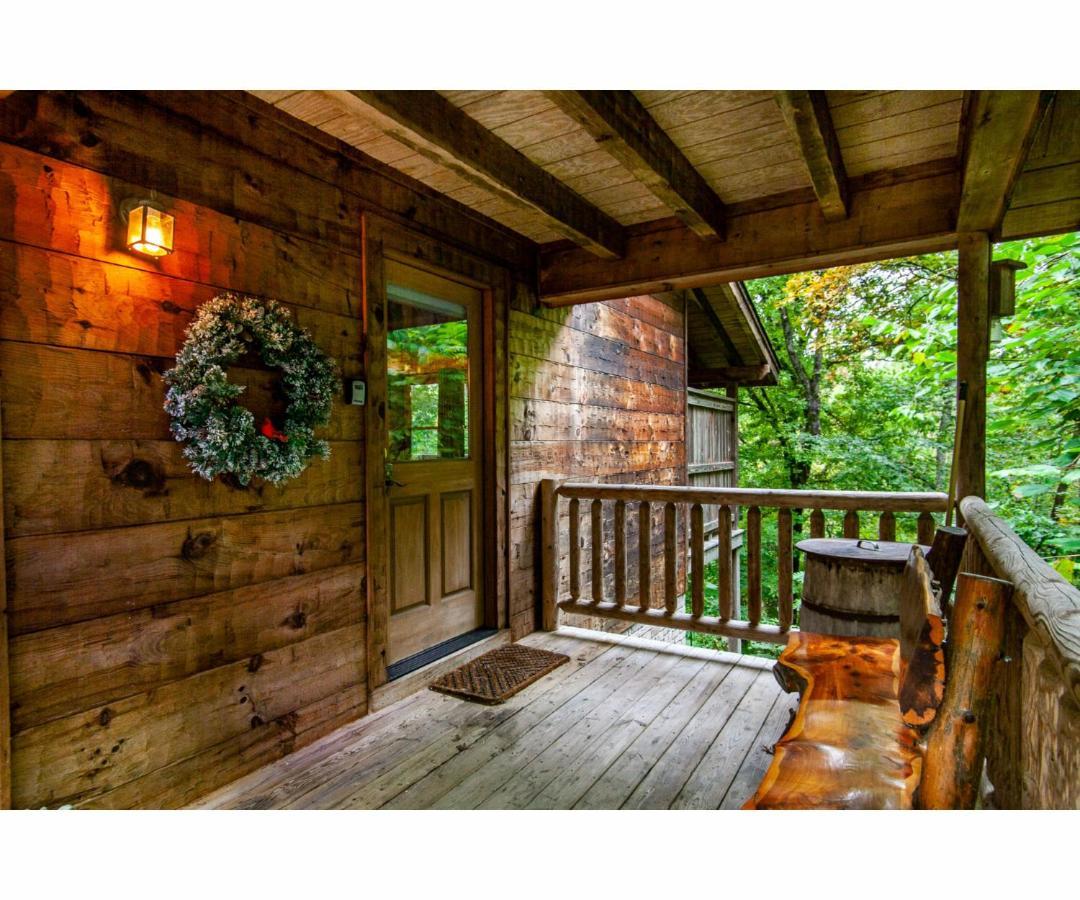 Villa Peekaboo With Hot Tub, Pool Table, And Jacuzzi Pigeon Forge Exterior foto