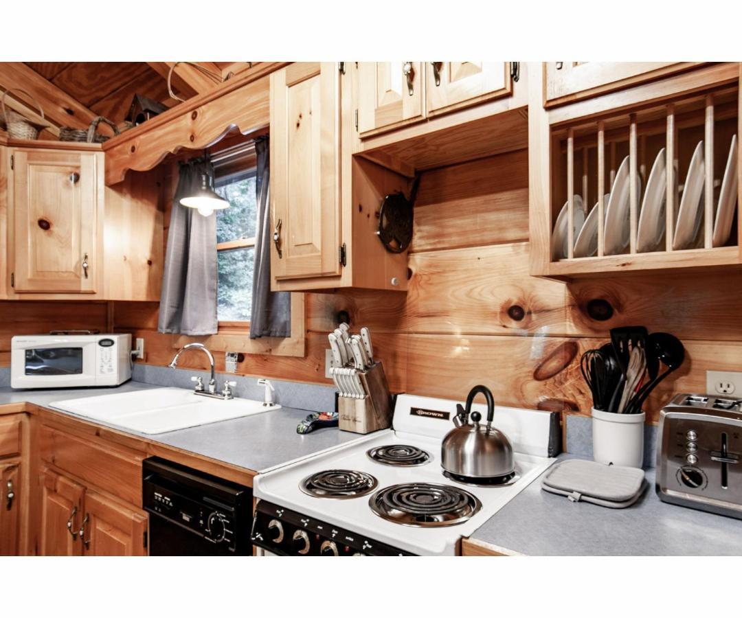 Villa Peekaboo With Hot Tub, Pool Table, And Jacuzzi Pigeon Forge Exterior foto