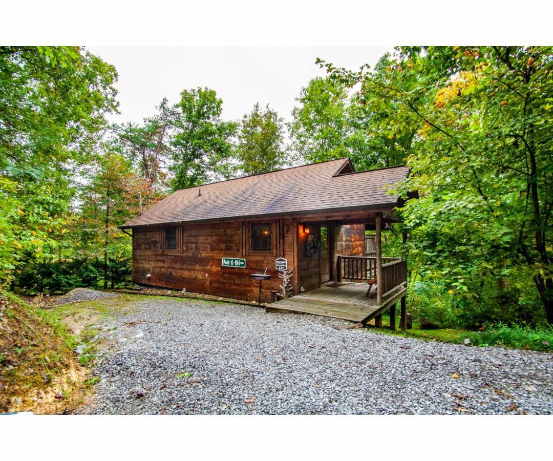 Villa Peekaboo With Hot Tub, Pool Table, And Jacuzzi Pigeon Forge Exterior foto