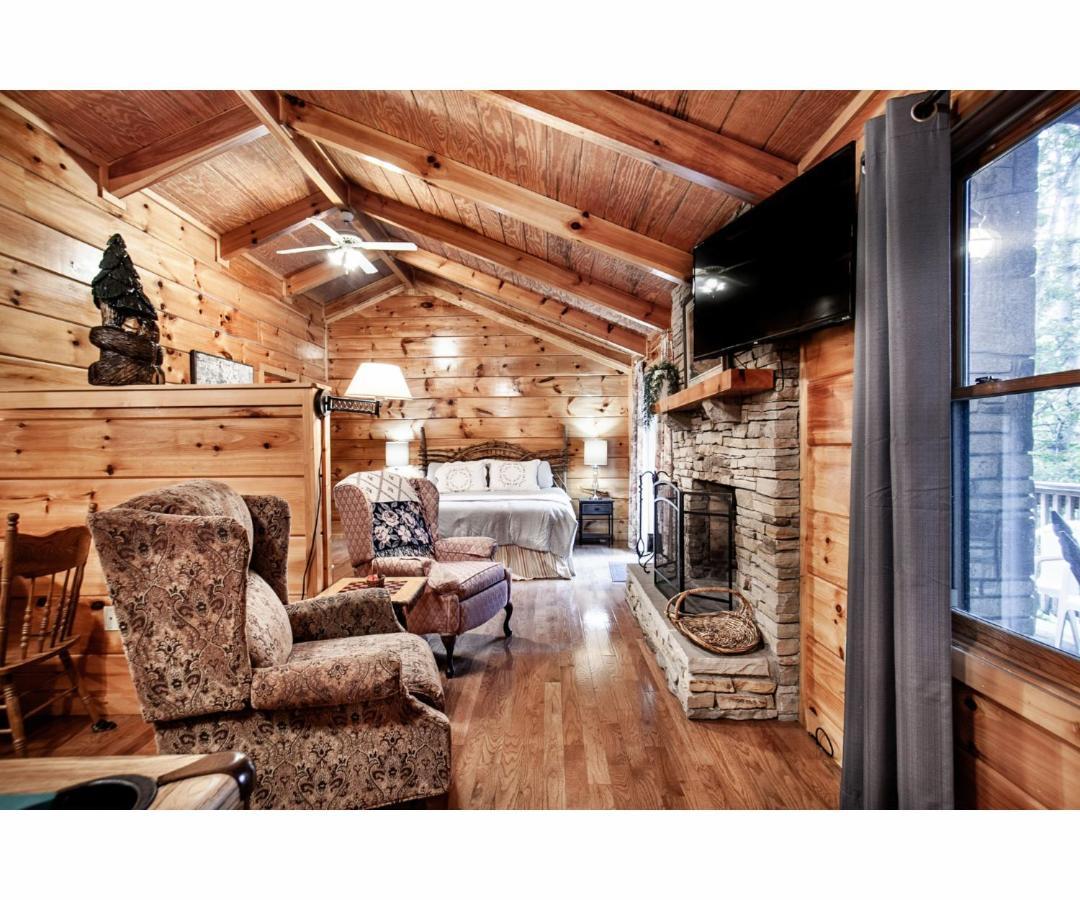 Villa Peekaboo With Hot Tub, Pool Table, And Jacuzzi Pigeon Forge Exterior foto