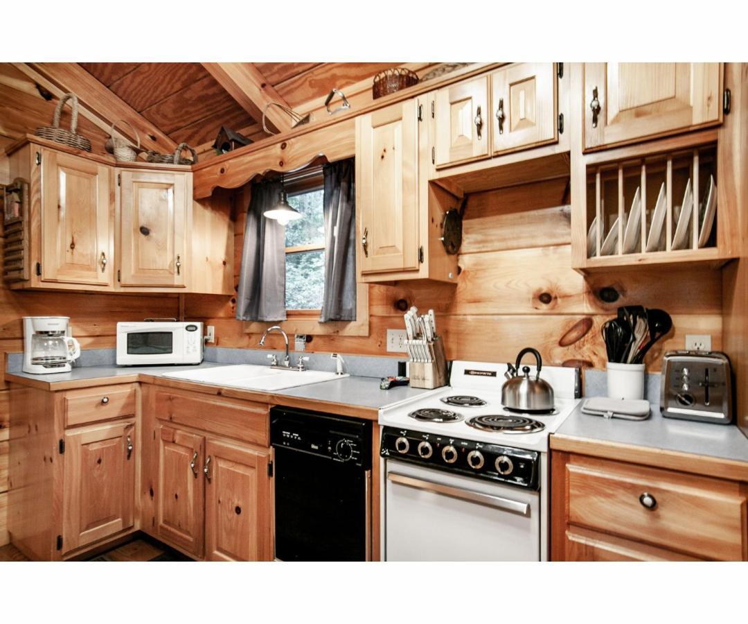Villa Peekaboo With Hot Tub, Pool Table, And Jacuzzi Pigeon Forge Exterior foto