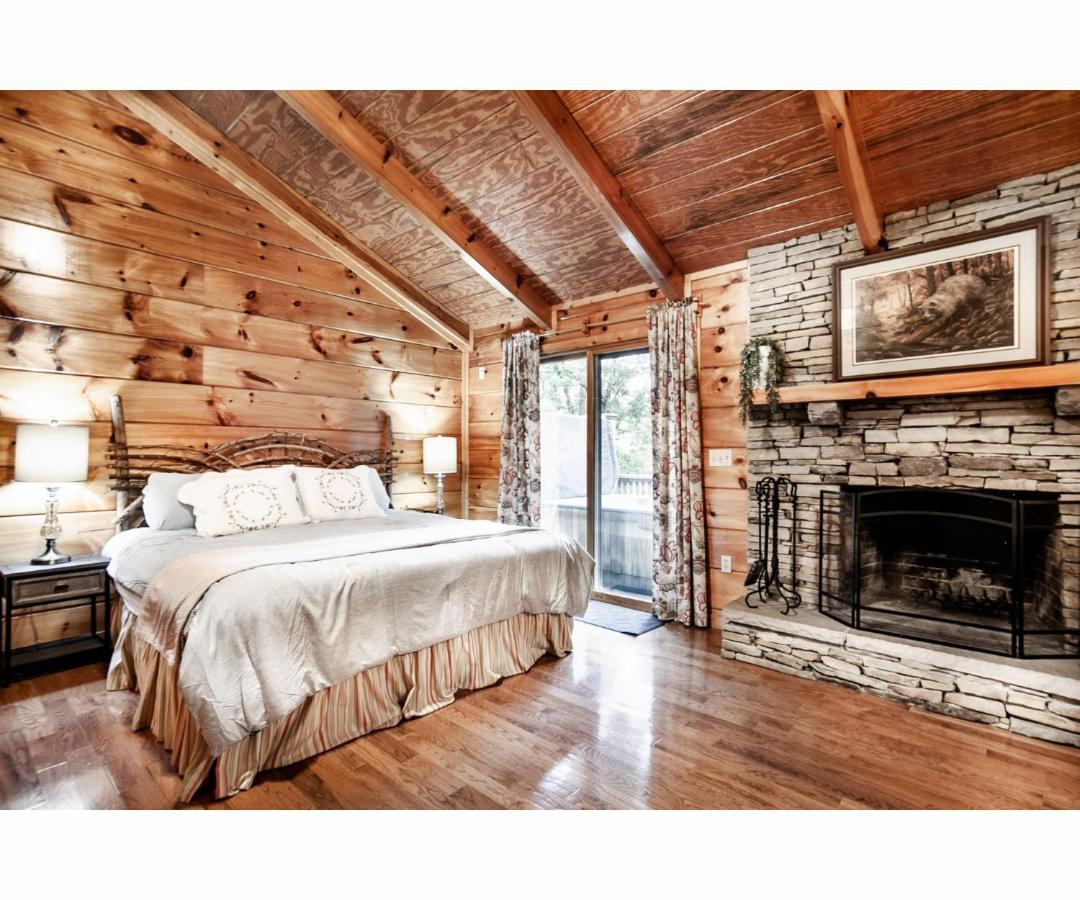 Villa Peekaboo With Hot Tub, Pool Table, And Jacuzzi Pigeon Forge Exterior foto