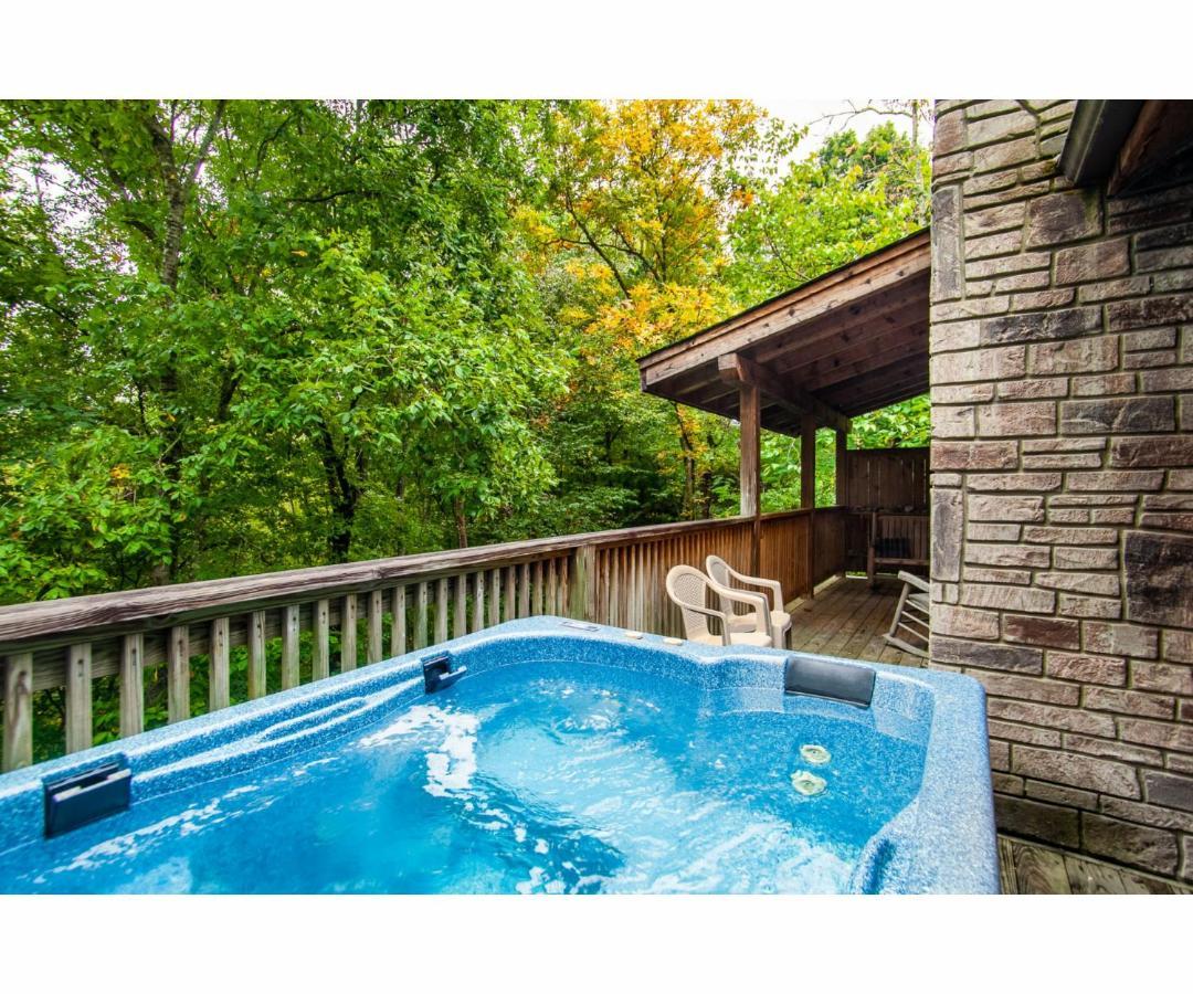 Villa Peekaboo With Hot Tub, Pool Table, And Jacuzzi Pigeon Forge Exterior foto