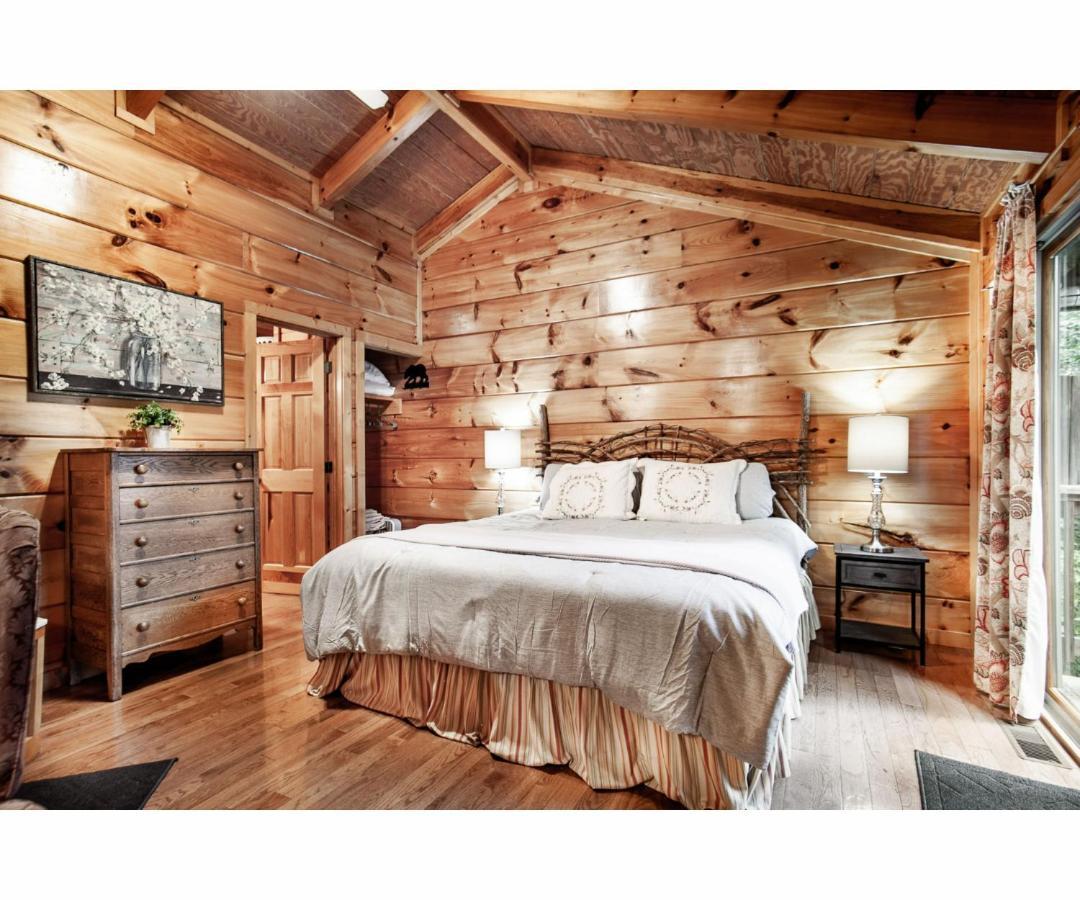 Villa Peekaboo With Hot Tub, Pool Table, And Jacuzzi Pigeon Forge Exterior foto