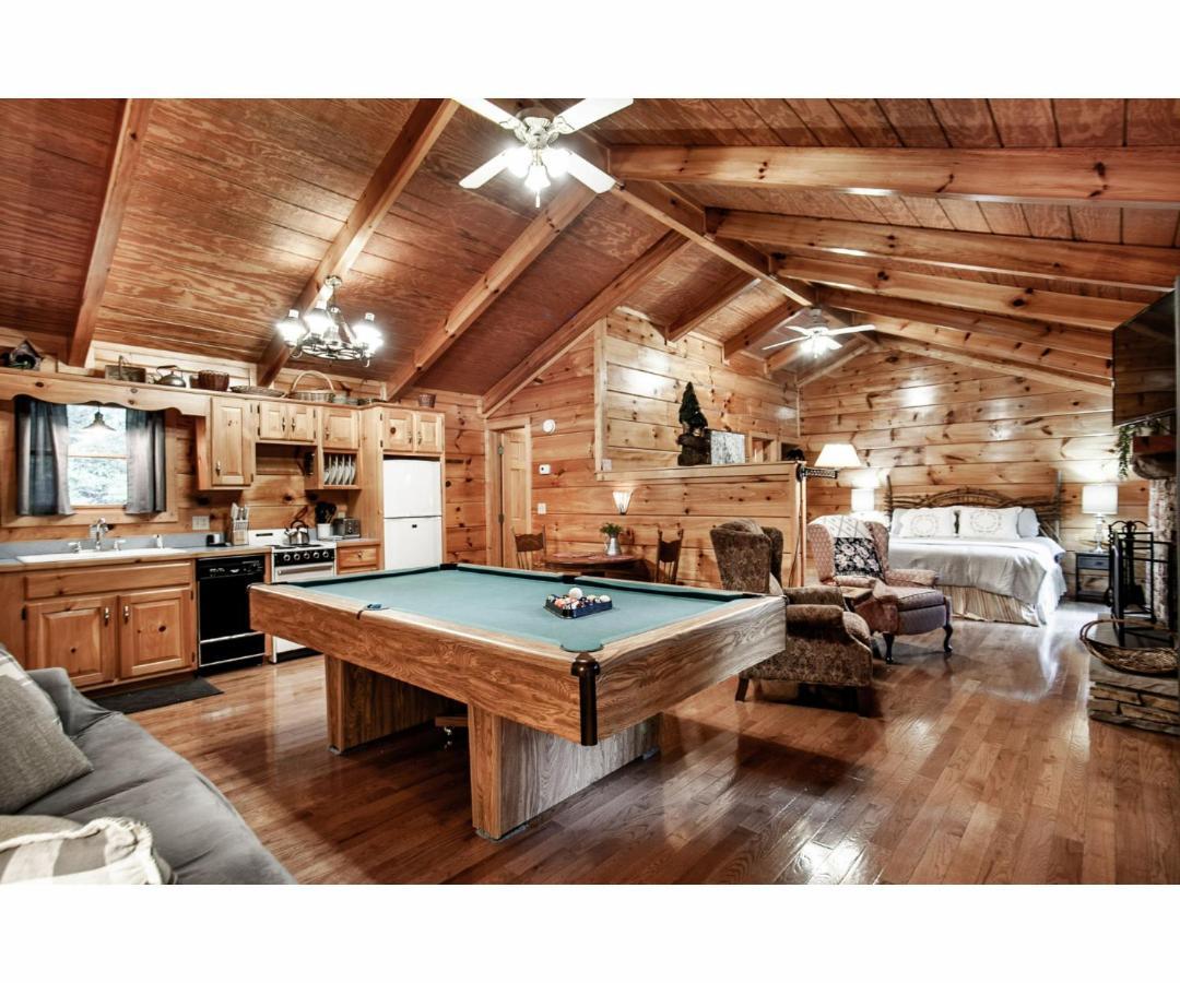 Villa Peekaboo With Hot Tub, Pool Table, And Jacuzzi Pigeon Forge Exterior foto