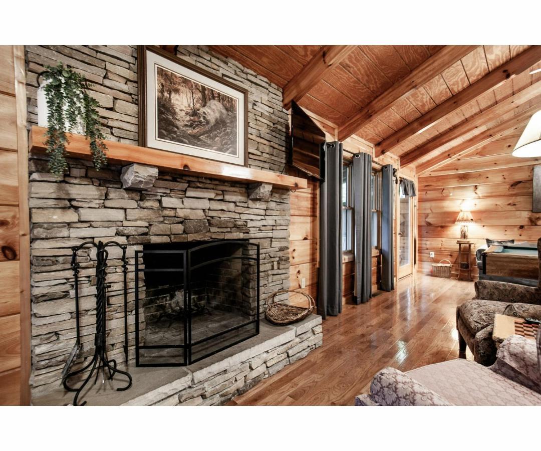 Villa Peekaboo With Hot Tub, Pool Table, And Jacuzzi Pigeon Forge Exterior foto