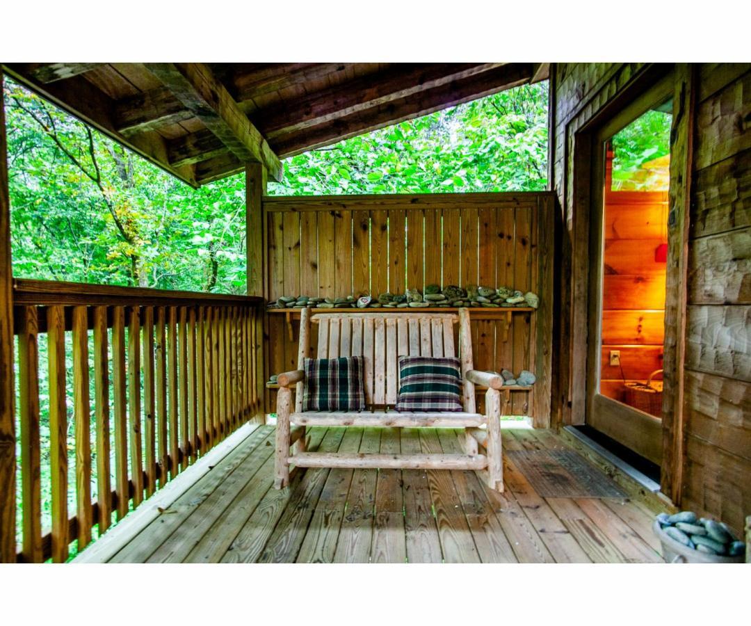 Villa Peekaboo With Hot Tub, Pool Table, And Jacuzzi Pigeon Forge Exterior foto