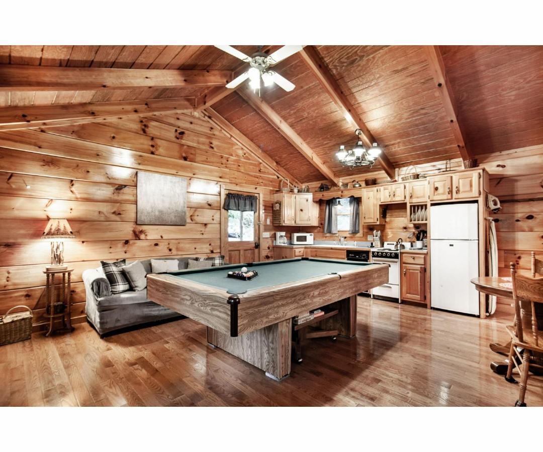 Villa Peekaboo With Hot Tub, Pool Table, And Jacuzzi Pigeon Forge Exterior foto
