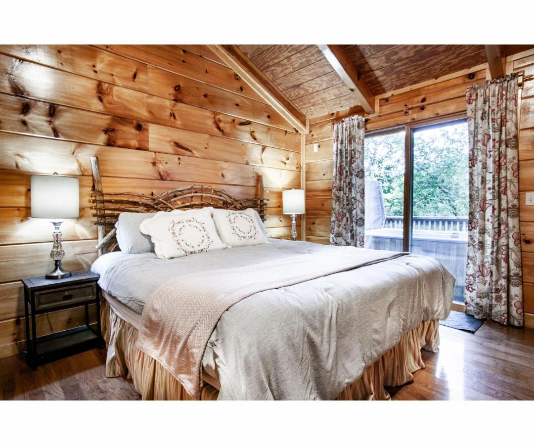 Villa Peekaboo With Hot Tub, Pool Table, And Jacuzzi Pigeon Forge Exterior foto