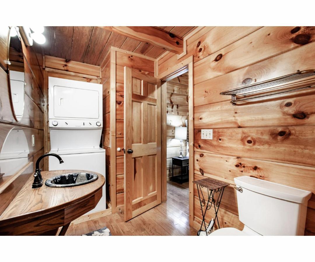 Villa Peekaboo With Hot Tub, Pool Table, And Jacuzzi Pigeon Forge Exterior foto