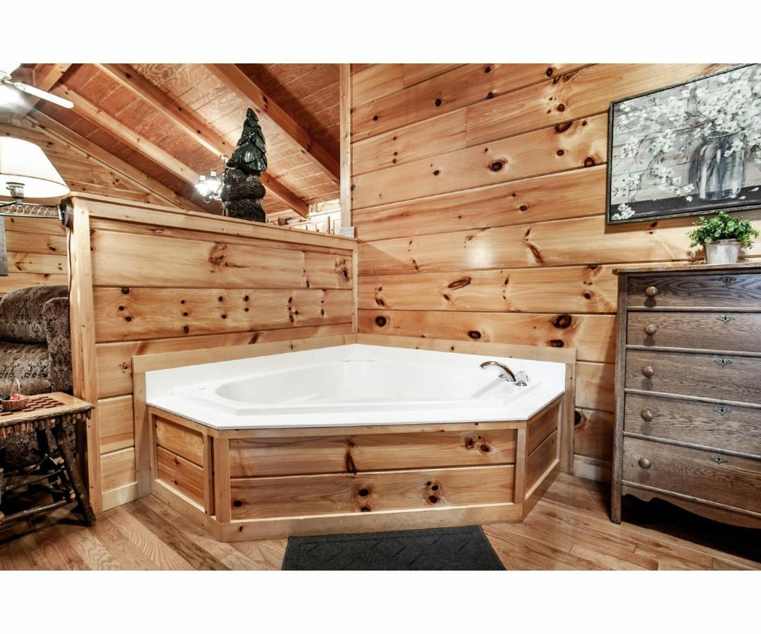 Villa Peekaboo With Hot Tub, Pool Table, And Jacuzzi Pigeon Forge Exterior foto